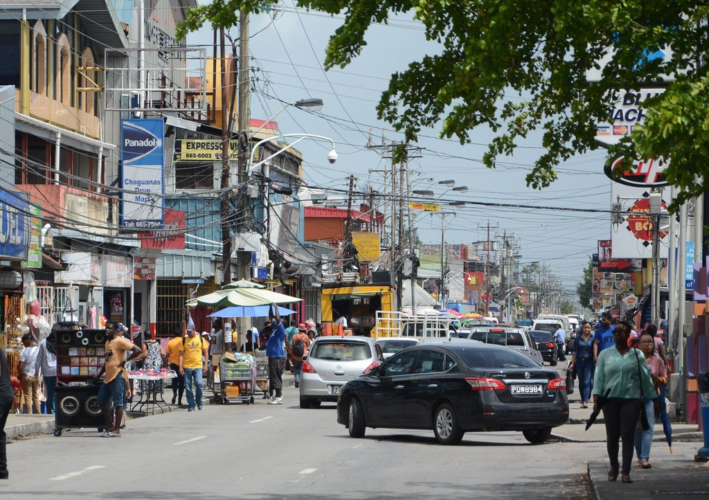 Man Held Moments After Larcency At Chaguanas Clothing Store - Trinidad 