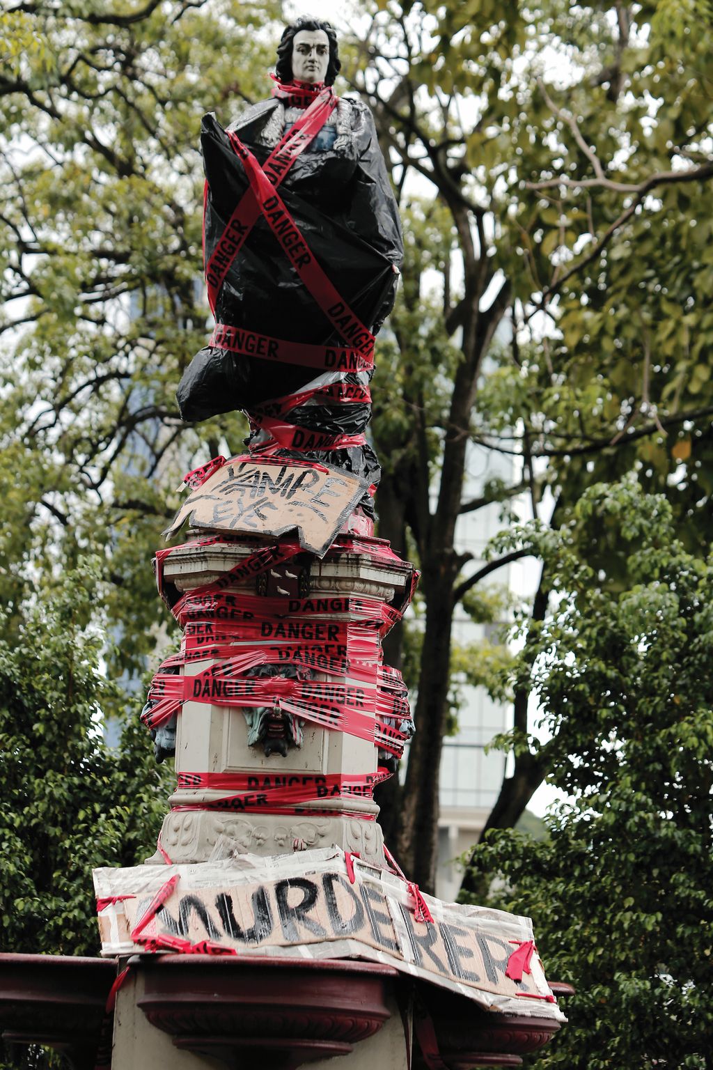 Columbus Statue Defaced - Trinidad Guardian