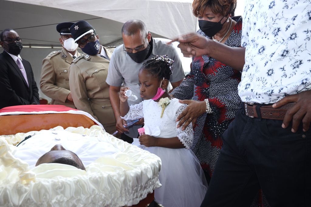 daughter-of-murdered-prison-officer-performs-dance-next-to-dad-s-casket