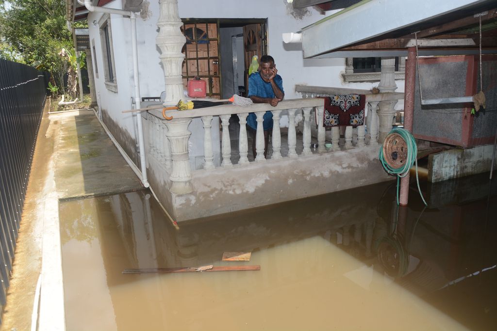 Floods Frustrate Woodland Residents - Trinidad Guardian