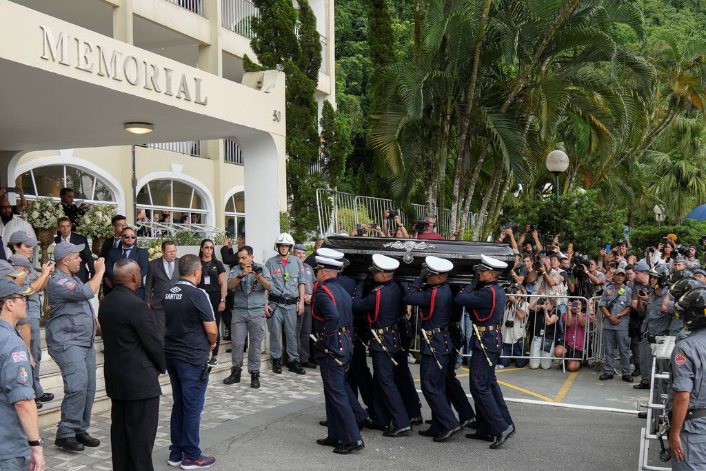 Pelé Buried At Cemetery In Brazilian City He Made Famous - Trinidad ...