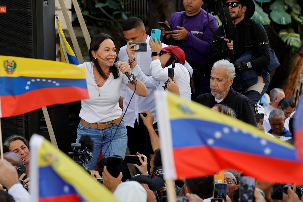 Venezuelan opposition leader faces deadline for standing down in race