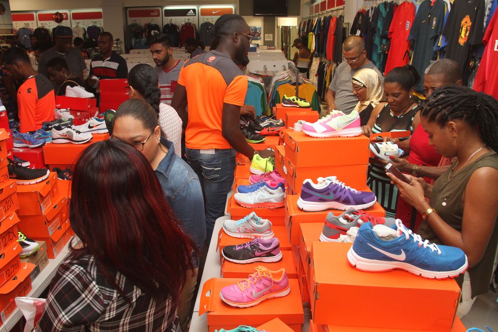 South shoppers cash in on sales after Christmas - Trinidad Guardian