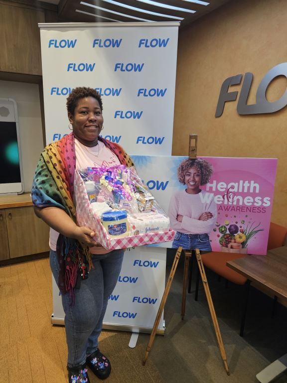 Rachel Harris delivers one of many packages from the Flow Sports team for patients at the Caura Palliative Care Unit.  [Image courtesy FLOW]